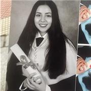 Estudiante de filosofía recién graduada. Doy clases de apoyo escolar para alumnos de primaria, secundaria y bachillerato. Háblame para más información